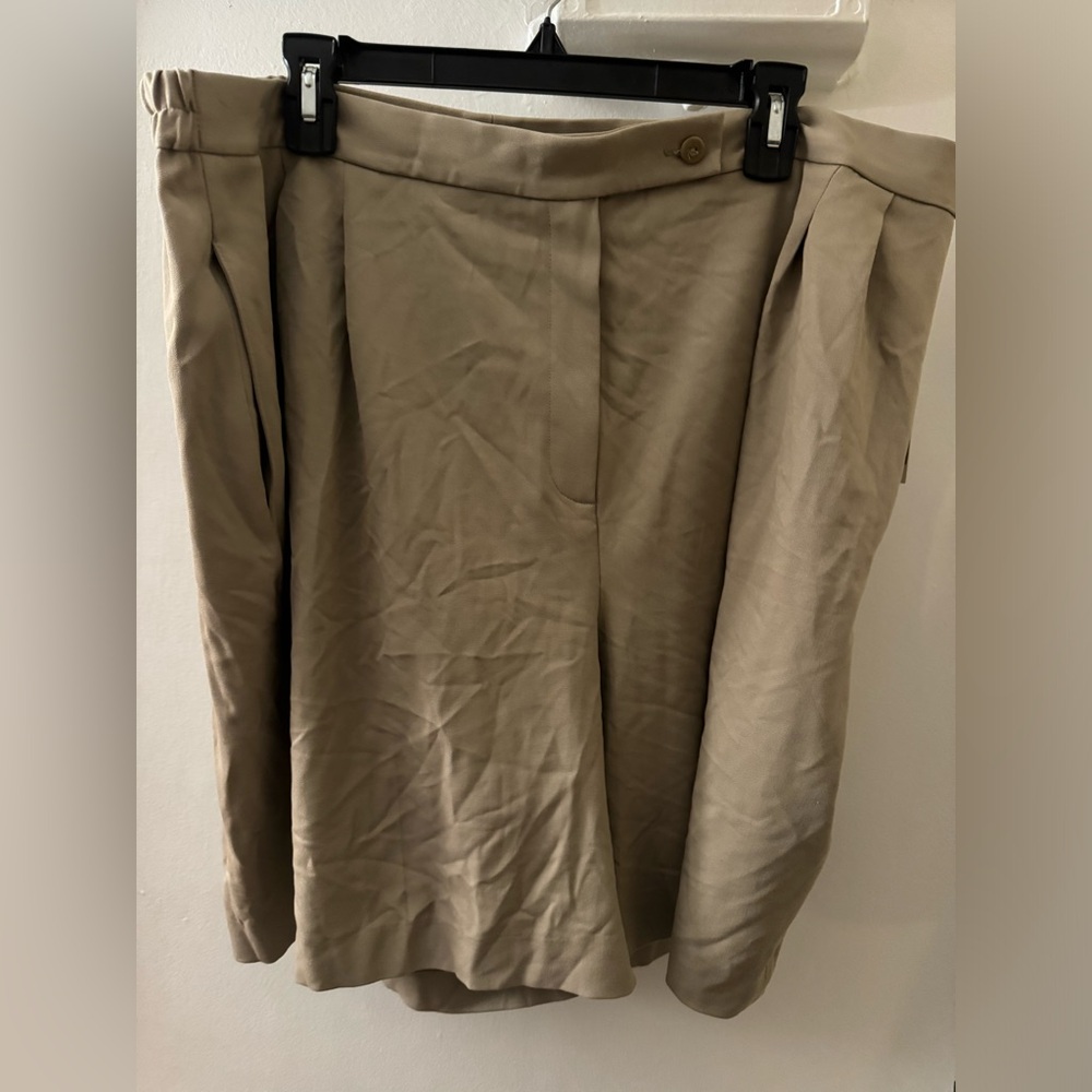 Women’s Hawksley & Wight Tan Dress Shorts Size 22W